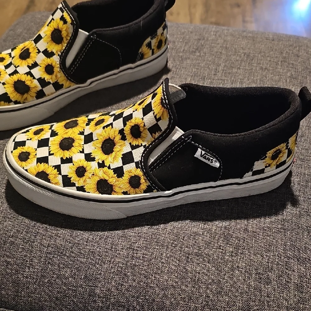 NWOT Vans Sunflower Checkered Slip-On Sneakers Size 5 Women Outdoor Tennis Shoe